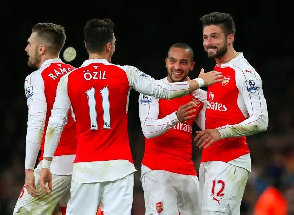 Özil relance Arsenal