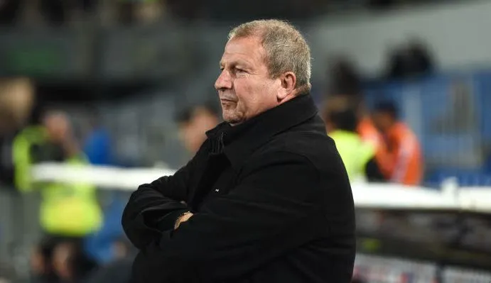 Courbis : «<span style="font-size:50%"> </span>J’ai une proposition d’un club dans un pays très loin d’ici<span style="font-size:50%"> </span>»