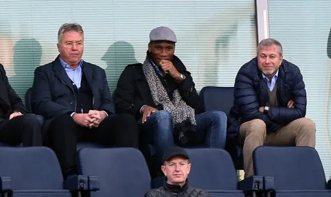 Photo : Drogba aux côtés de Hiddink et Abramovitch