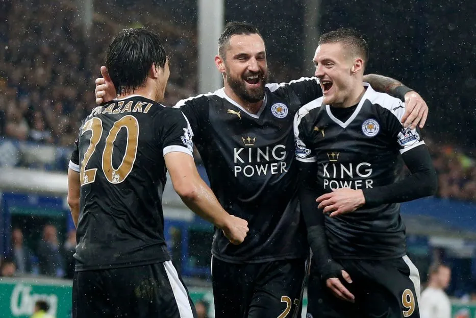 Leicester passe Noël sur le trône, City et United déchantent