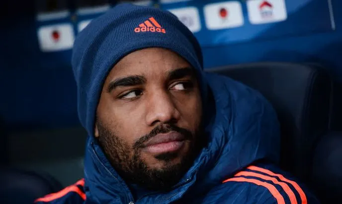 Lacazette veut partir en Angleterre cet été