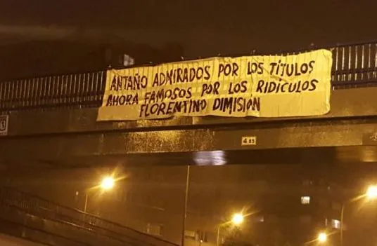 Photo : Des banderoles anti-Pérez à Madrid