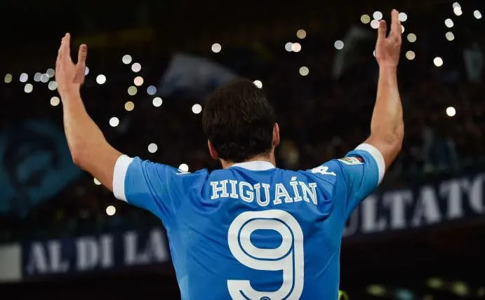 Higuaín régale encore Naples