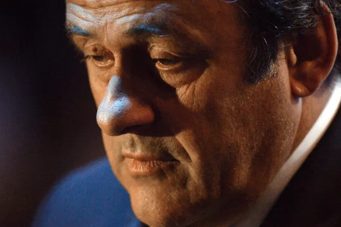 Platini retire sa candidature pour la présidence de la FIFA