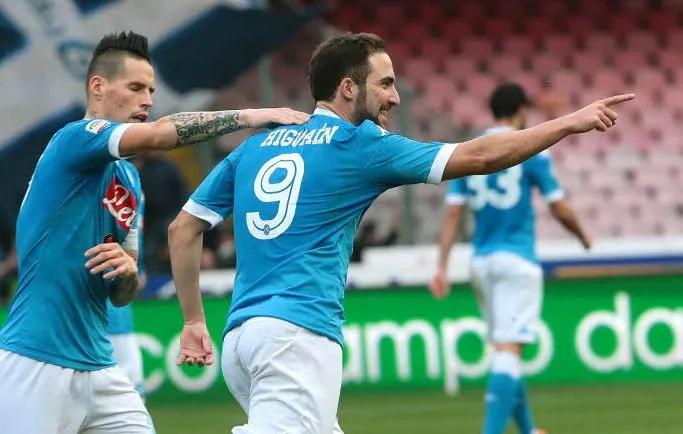 Napoli écrase Empoli et reprend la tête