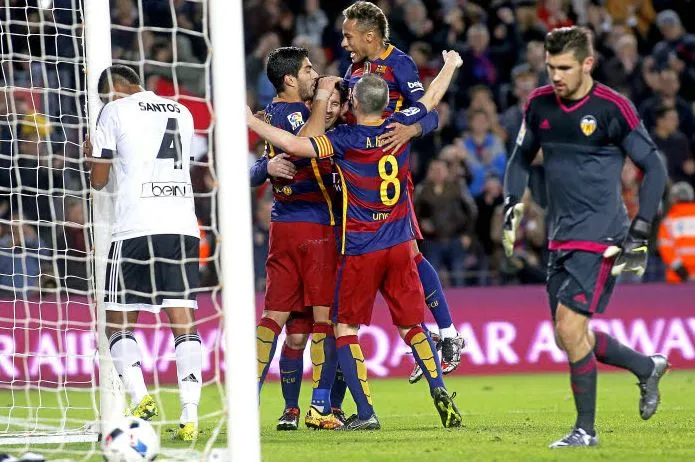Luis Suárez et Messi croquent les Chés