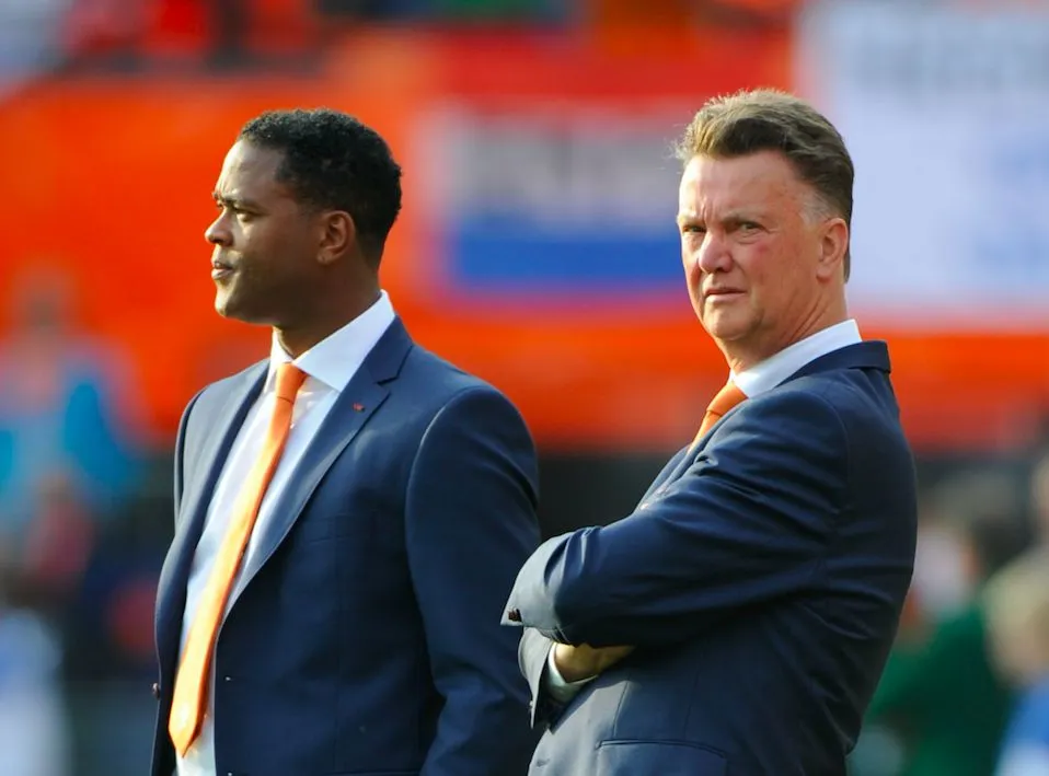Kluivert étonné que Van Gaal ne soit pas encore viré