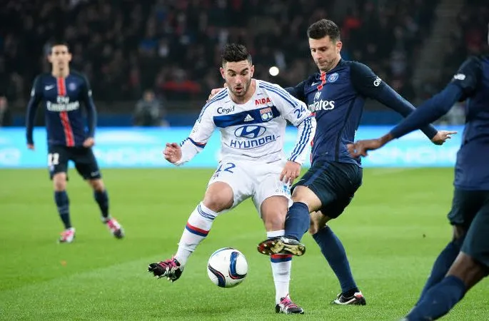 Le coup de poing de Thiago Motta sur Ferri