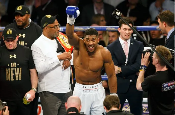 Le champion du monde de boxe a dû arrêter FIFA 16