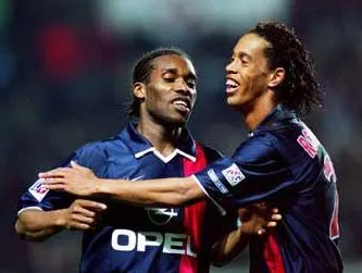 Ronaldinho-Okocha, la fausse promesse d’un duo d’artistes