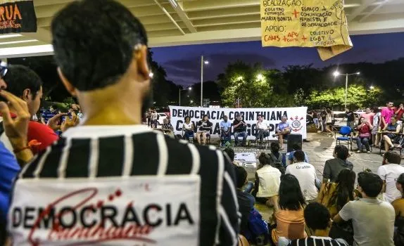 Au Brésil, la crise politique réveille la Démocratie corinthiane