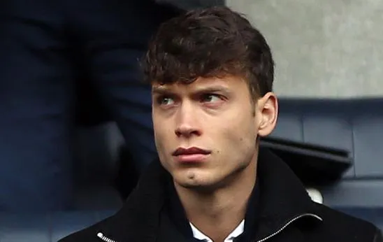 Le fils du propriétaire de Leeds suspendu pour insultes