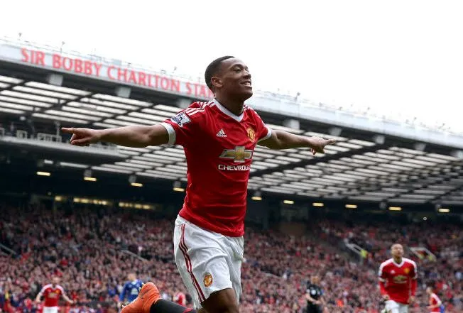Martial guide Man United et honore Sir Bobby