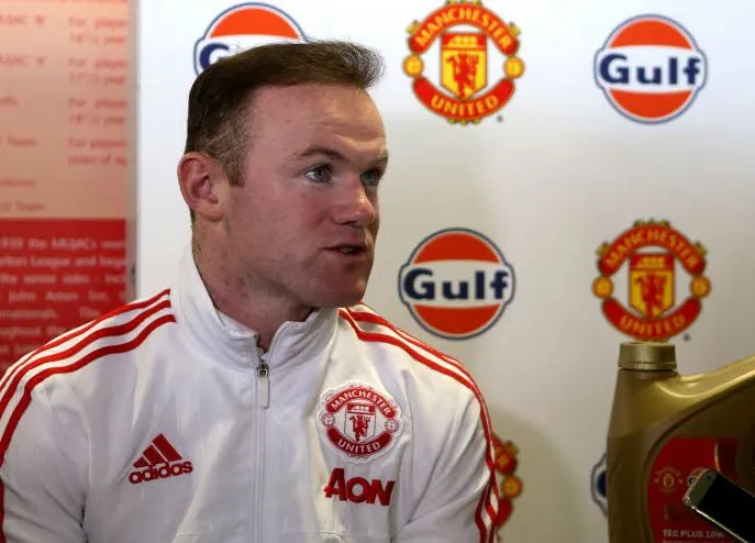 Messi vole au secours de Rooney