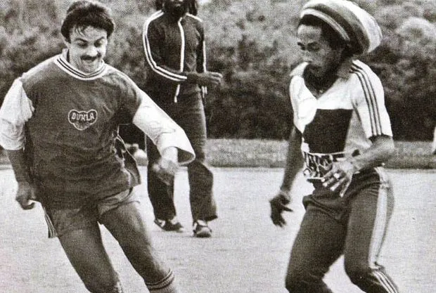 «<span style="font-size:50%"> </span>On gagne 4-3, Bob Marley marque deux buts<span style="font-size:50%"> </span>»