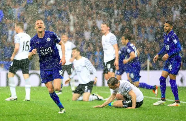 Leicester danse avec sa couronne