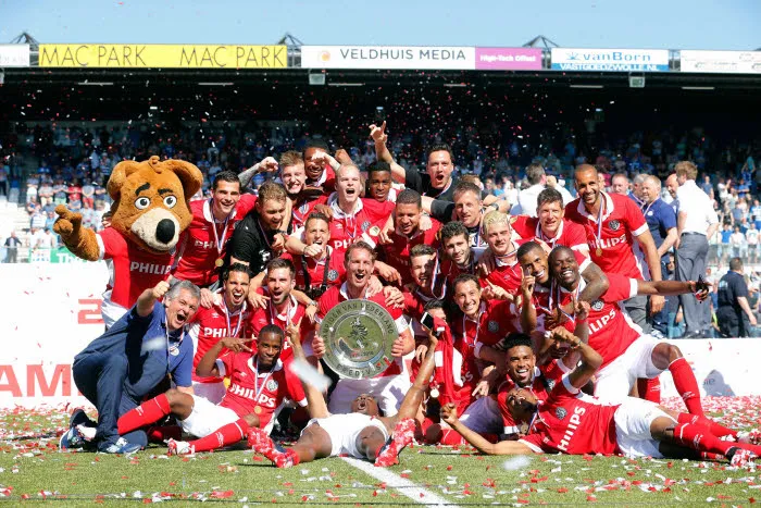 L’Ajax craque, le PSV champion !