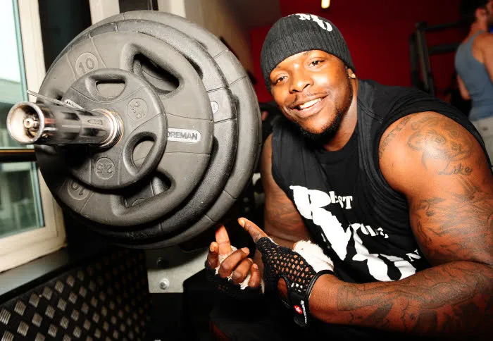 Quand Akinfenwa «<span style="font-size:50%">&nbsp;</span>mange<span style="font-size:50%">&nbsp;</span>» son jumeau