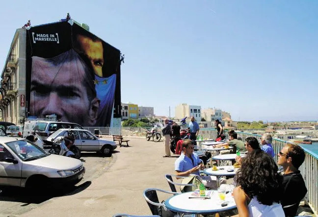 Zidane, l’homme-sandwich