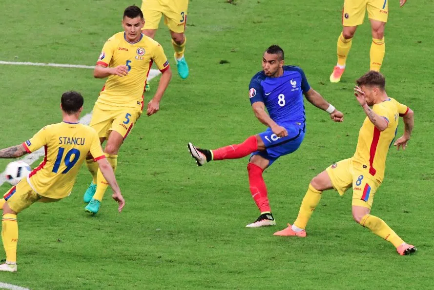 Payet foudroie la Roumanie