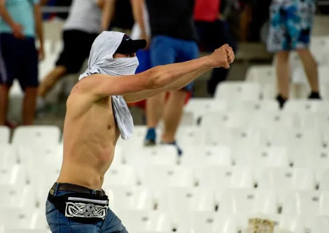 Supporters et hooligans en mode hashtag