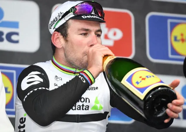 Première en jaune pour le Cav !