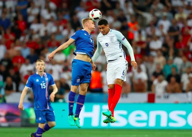 Mais qui es-tu, l’avant-centre pivot ?