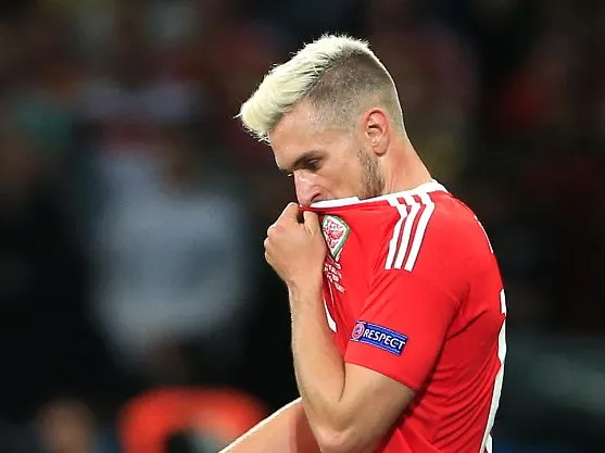 Un seul être vous manque…