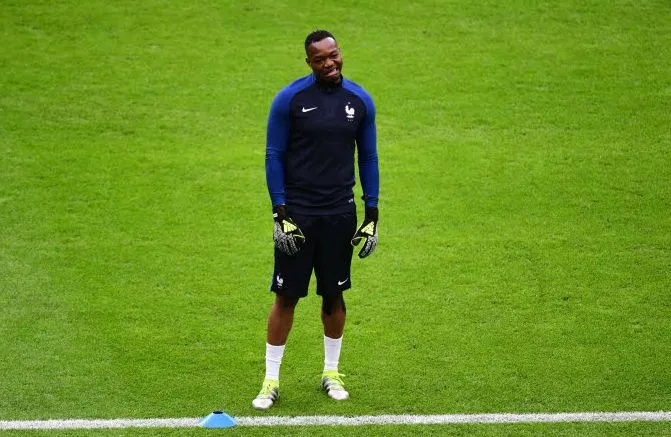 Everton se positionne pour recruter Steve Mandanda