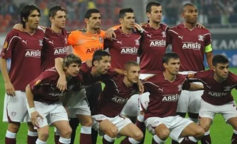 Le Rapid Bucarest à sec et suspendu