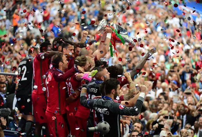 La fin du double complexe portugais