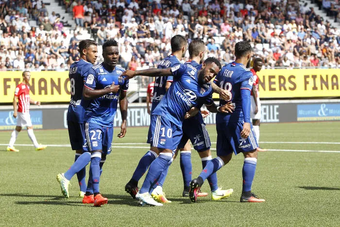 Lacazette égale Juninho