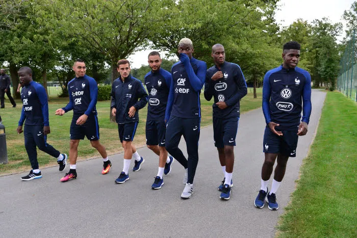 Pogba fête l&rsquo;anniversaire de Kurzawa en dansant