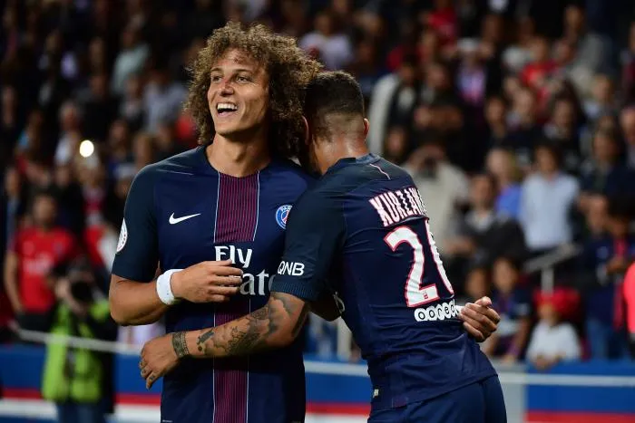 David Luiz vient faire ses adieux au PSG