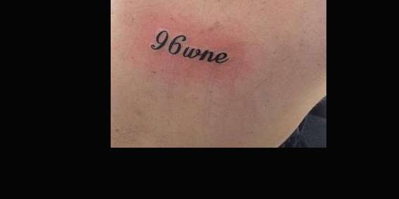 Menacé de mort pour un tatouage provocateur