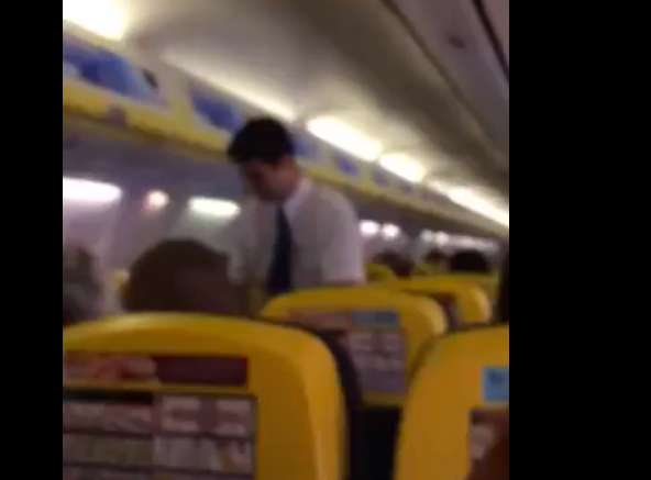 Vidéo : le chant de Suarez pour un steward