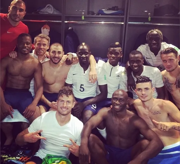 Instagram : Les Bleus posent dans le vestiaire