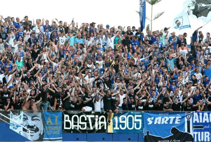 La banderole bastiaise contre une journaliste