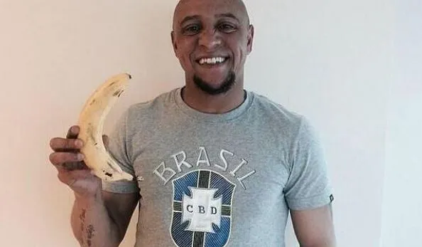 La banane : soutien viral à Dani Alves