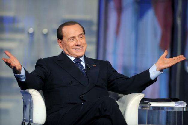 Berlusconi feinte de frapper Destro