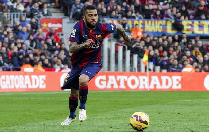 Dani Alves réagit à la rumeur PSG