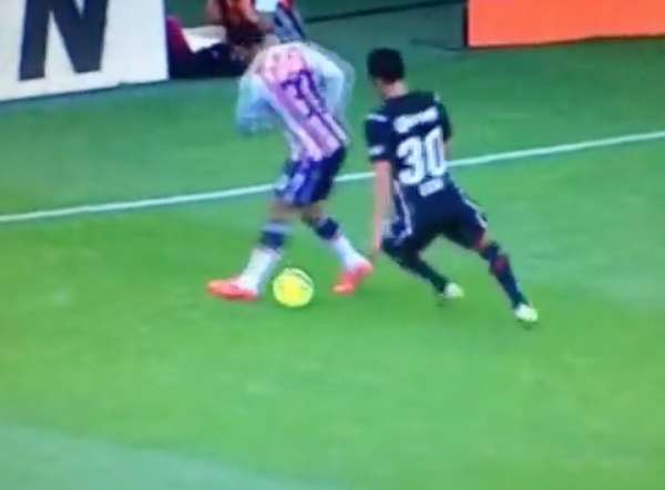 Vine : le joli dribble de Marco Fabián