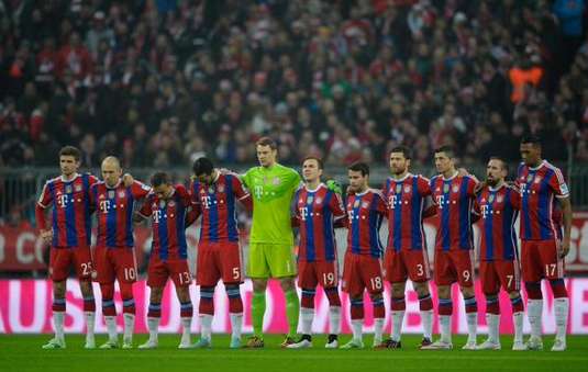Bayern/Dortmund : hommage aux victimes du crash