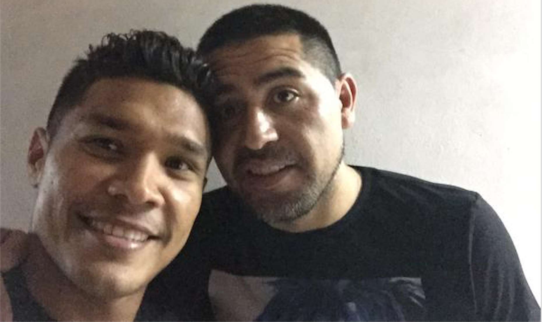 Le selfie de Riquelme avec un joueur de River