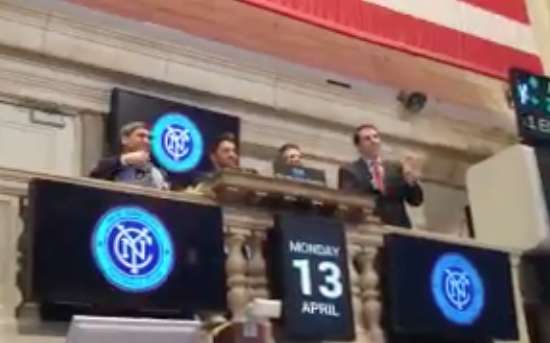Vidéo : David Villa ouvre Wall Street