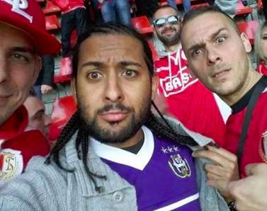 Un fan d&rsquo;Anderlecht dans le kop du Standard
