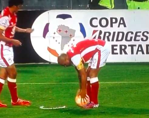 Un pourboire depuis les tribunes