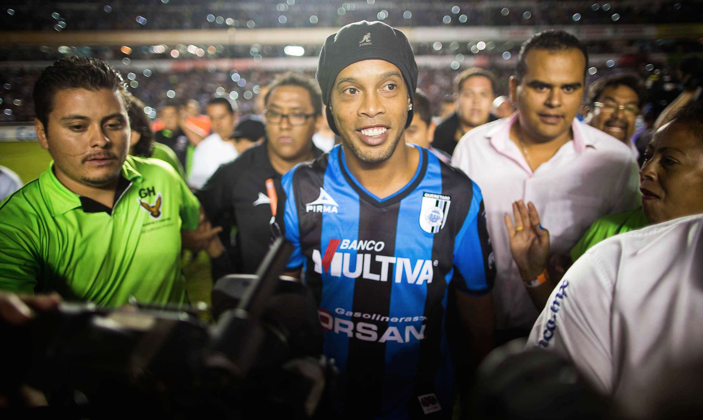 Ronaldinho a mis le stade Azteca à ses pieds