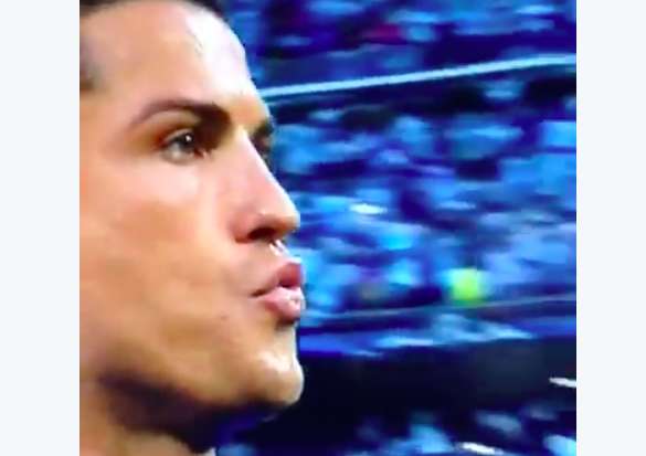 Ronaldo chante l’hymne de la Champions League