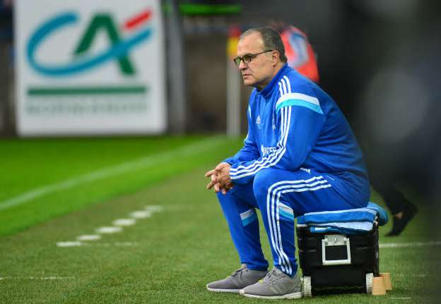 Vine : Bielsa se brûle au café